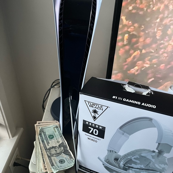 PlayStation 5 - Picture 3 of 6